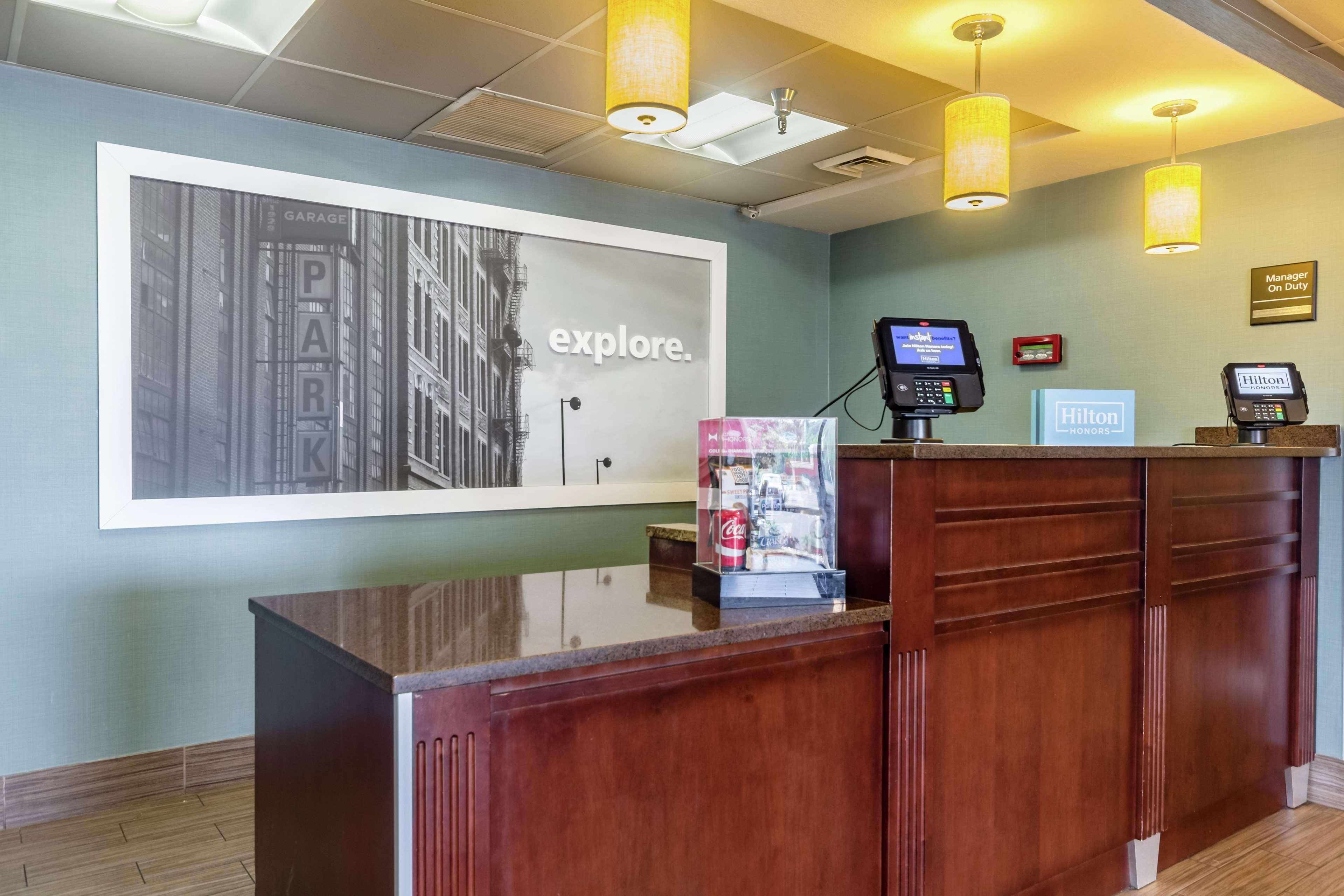 Hampton Inn Winchester-University/ Mall Exterior foto